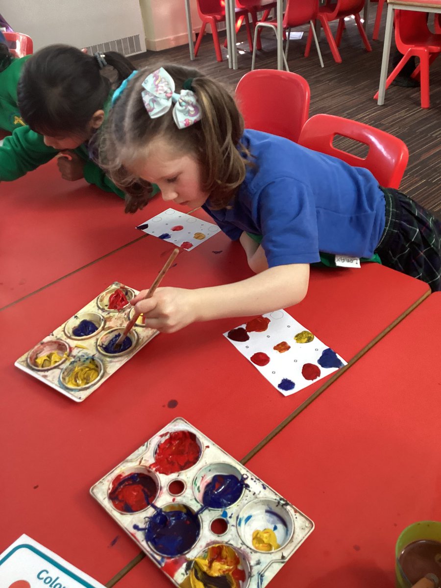 STPClass12HH's tweet image. The children have had a great time exploring primary colours,mixing paints and making secondary colours.

@stpatsrochdale @STOC_CAT