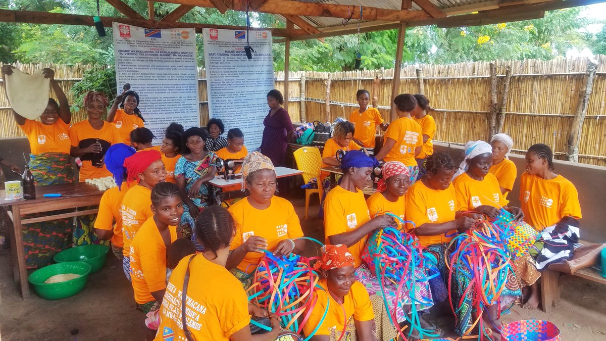 CaritasUvira's tweet photo. Dans le cadre du projet #SGBV financé par #UNFPA, 145 #femmes et jeunes #filles participent aux activités #ergothérapeutiques et #récréatives dans les espaces sûrs à #Ngalula et #Lubichako dans la Zone de #Santé de #Kimbi - #Lulenge en territoire de #Fizi. @UNFPARDC https://t.co/jZ2R4r5zLg