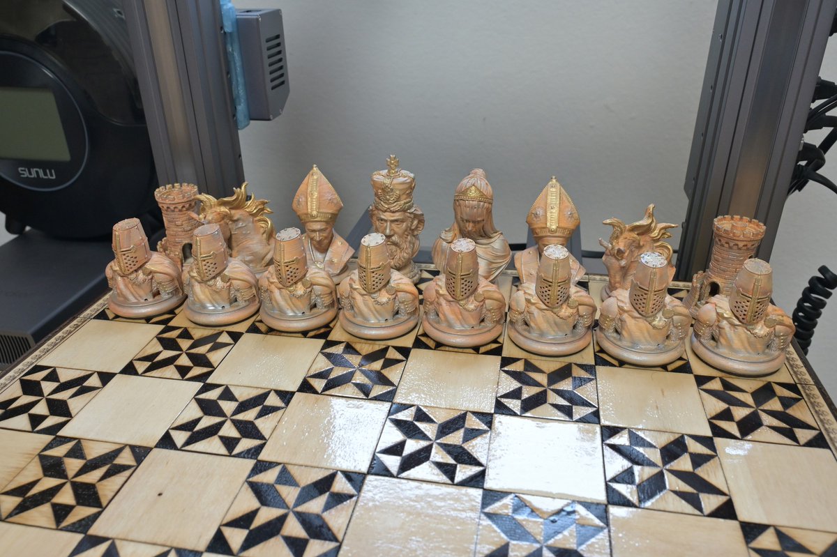 snapmaker's tweet image. An awesome self-made #chessset by Robert Salvador, realized with the help of #Snapmaker 2.0 F350 + 10W Laser Module.

STLs can be found on Cults (CLASSIC SCULPTURES SCHACHSPIEL).

#snapmakershowcase #3dprinting #laser #diy