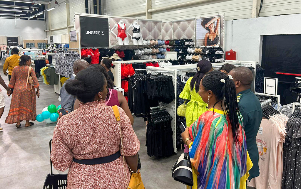 Le_MOCI's tweet photo. Entreprises : l’enseigne Gemo s’exporte en franchise en Afrique et au Moyen-Orient 
https://t.co/A3AU7BQgzJ https://t.co/L4hj2tNklU