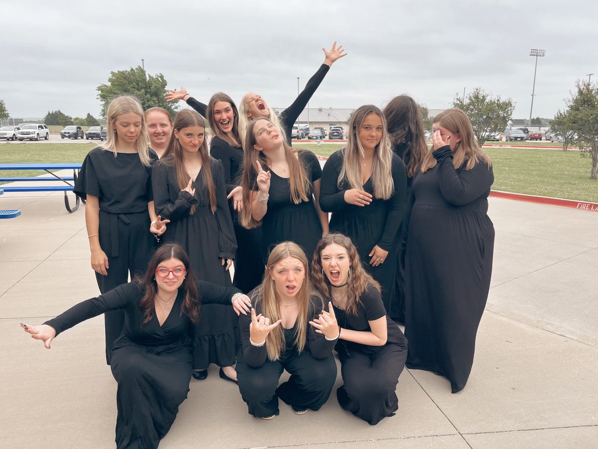 CantonHSChoir's tweet photo. Congratulation the all three UIL choirs and their excellent ratings! Three choir earned three sweepstakes! All the hard work paid off! Way to end your year strong Canton HS Choir! https://t.co/J1nM5mlnAU