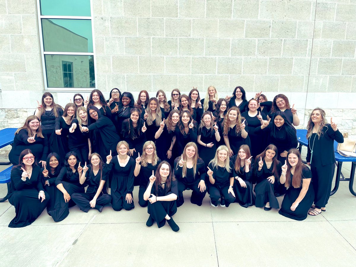 CantonHSChoir's tweet photo. Congratulation the all three UIL choirs and their excellent ratings! Three choir earned three sweepstakes! All the hard work paid off! Way to end your year strong Canton HS Choir! https://t.co/J1nM5mlnAU
