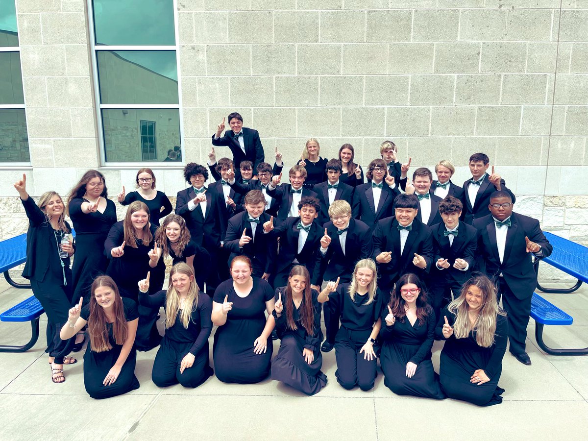 CantonHSChoir's tweet photo. Congratulation the all three UIL choirs and their excellent ratings! Three choir earned three sweepstakes! All the hard work paid off! Way to end your year strong Canton HS Choir! https://t.co/J1nM5mlnAU