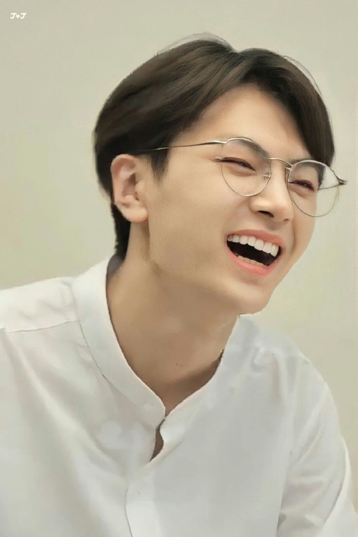 Jappy birthday to our monday man 🥳🥳💐💐💐💐!!! hope he celebrate his birthday happy😍😍💝💝💝