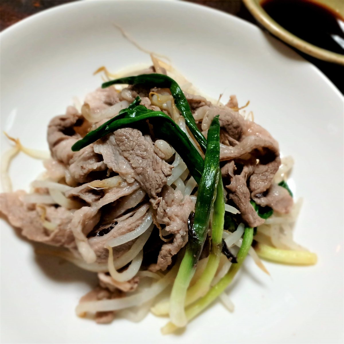 reikoaso's tweet photo. #晩ご飯 

昨日は大量にお裾分けして頂いた
「行者ニンニク」入りのジンギスカン☺

・醬油漬け
・豚肉の炒め物
・味噌漬け
・酢味噌和え
・キムチ漬け
・天ぷら
・炒飯

行者にんにくレシピ
全部トライできるかな？

＃料理好き #山菜料理 #カロリーSlism #函館グルメ https://t.co/qRpbypGImh