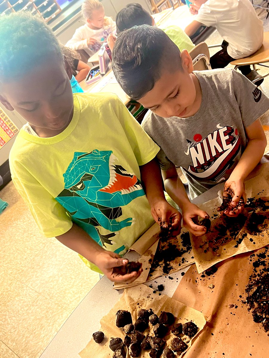 Miss Rains tweet media