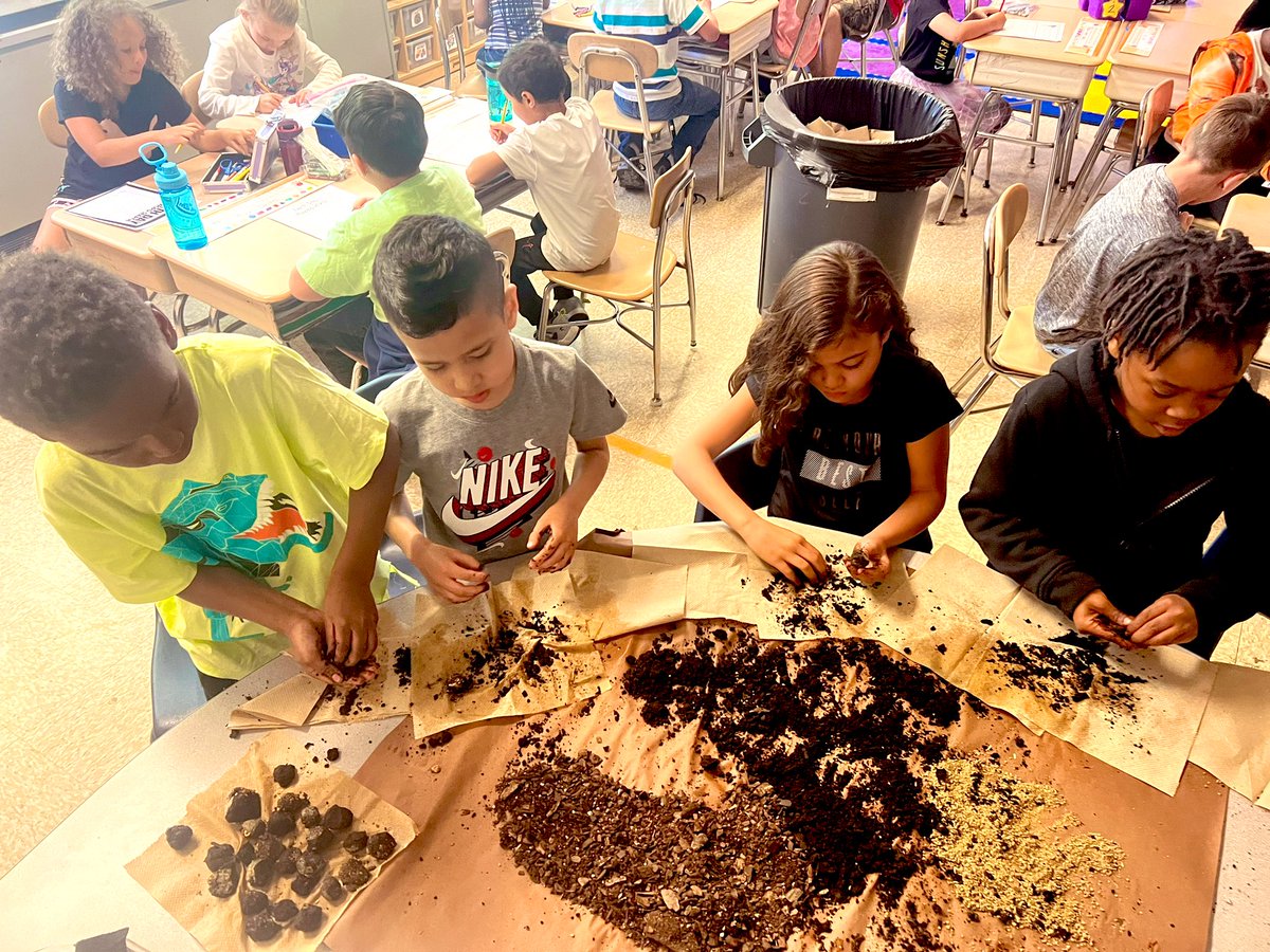 Miss Rains tweet media