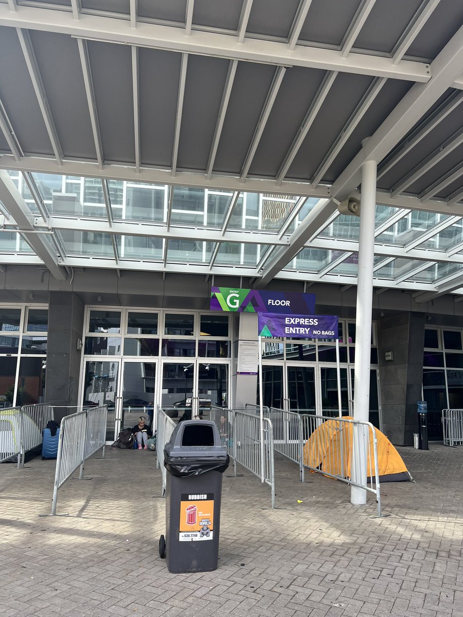 bedfordsleep's tweet photo. anyone who is camping for the 1975 in Aukland we are situated at door G! We are up to 22 so far. https://t.co/QeaBhJUr0q