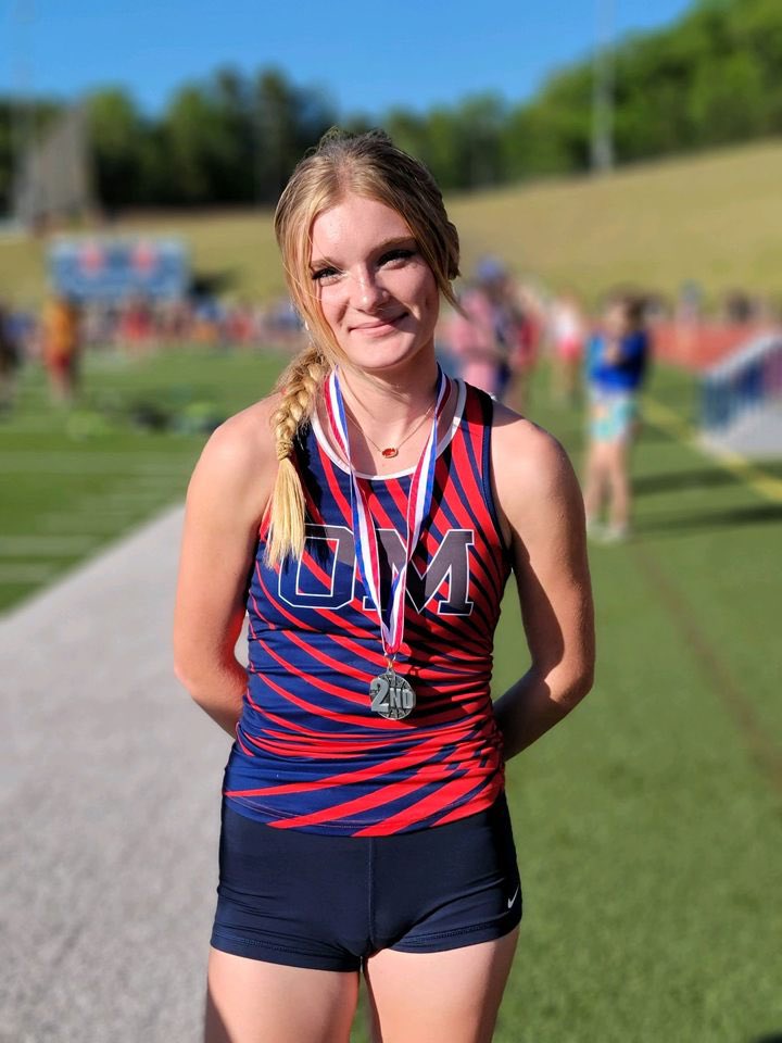 OMHSTrack's tweet photo. Catarina Williams finishes 2nd in the 400m!! #fast #onelap #team #family #goom 🎉❤️💙🎉❤️💙🏃🏻‍♀️ https://t.co/ThHpAFiOsr