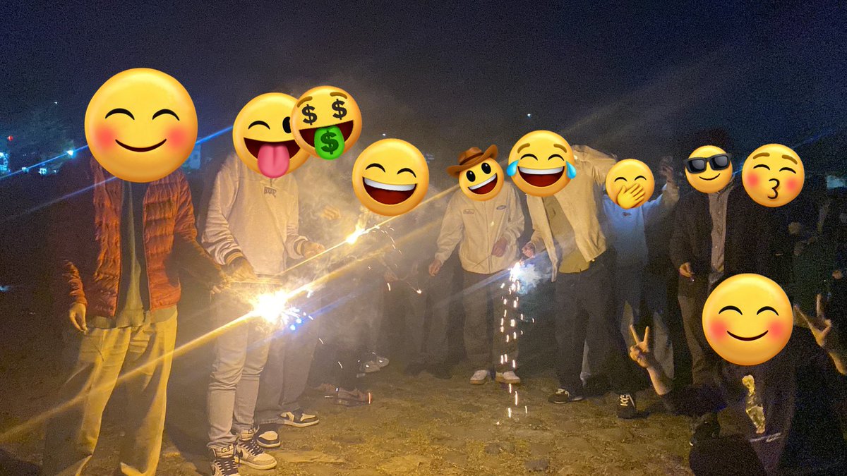 先日今出川での小企画📓として花火🎇🎆をしましたヨ‼️🤭花火も綺麗🎇 ✨でしたが新歓に来てくれた皆の笑顔☺️の方が綺麗😍✨だったヨ‼️👏✨️

皆もFly🎾に来たら最高👍✨の大学生活🌸🏫🎇送れるから来てネ‼️👍✨

 #春から同志社  #春から同女 
 #花火に負けない笑顔