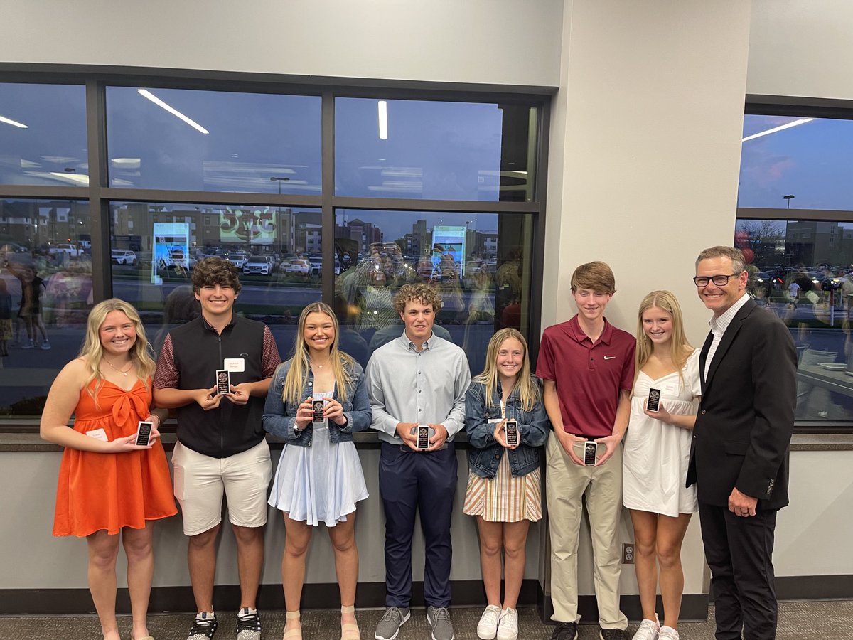 westside_golf's tweet photo. Great night at the scholar athletes banquet! So proud of this group for their hard work in the classroom and on the course! https://t.co/sk6A8576w1