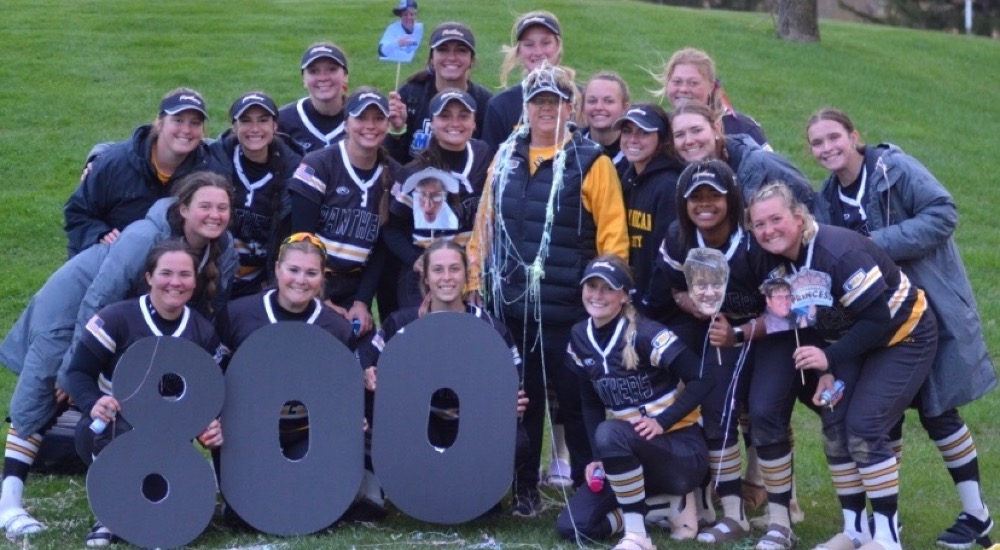 ODUAthletics's tweet photo. RECAP I Head Coach Marcella Vanlandingham grabbed her 800th win with a pair at Ursuline College this afternoon!

📰: https://t.co/cm7rzdxx2d
#ClawsOut https://t.co/Grw1Qk1uId
