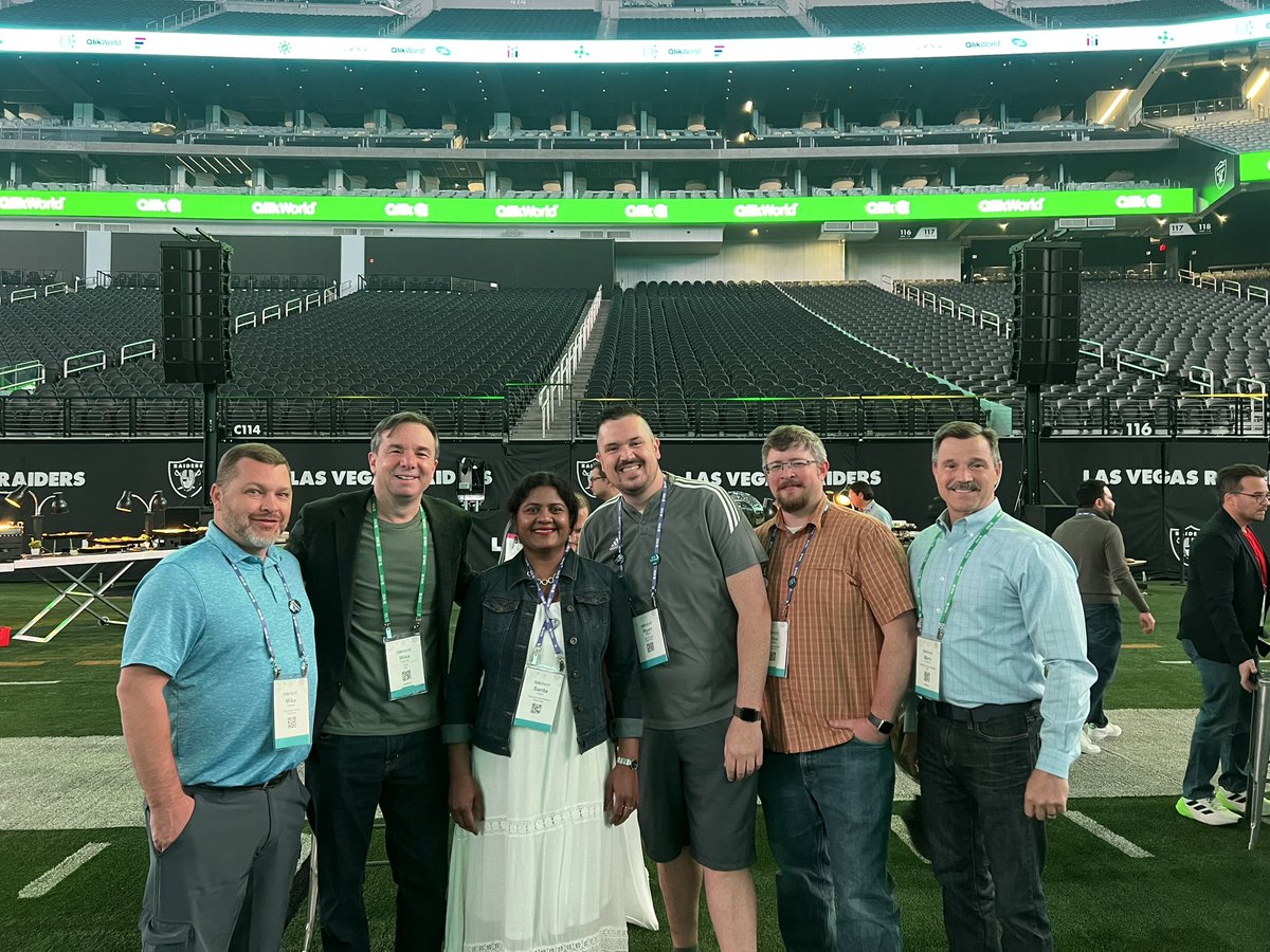 itsjusthicks's tweet photo. Had the chance to meet @MikeCapone at #QlikWorld2023. What a great time and a great opportunity to learn! https://t.co/mzInJyMfcq