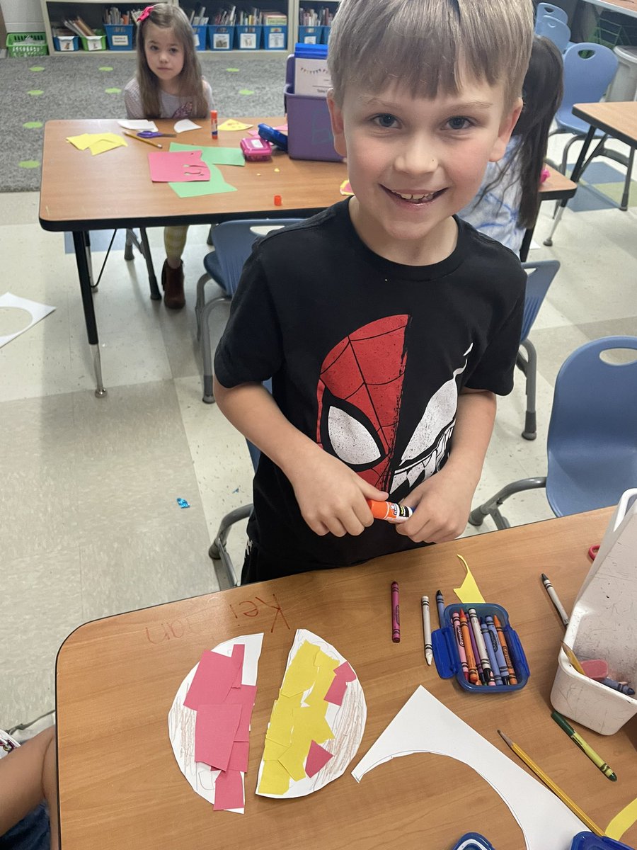 Mrs. Skapik (@skapik_1st) on Twitter photo We made pizzas today and were challenged to cut it into halves or fourths! I was impressed with how equal our parts were! <a href="/WeAreLegend_NCS/">Legend Elementary</a> We made pizzas today and were challenged to cut it into halves or fourths! I was impressed with how equal our parts were! <a href="/WeAreLegend_NCS/">Legend Elementary</a>