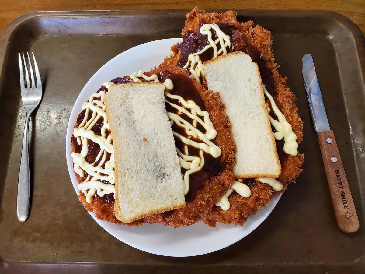 これは食べたい…宮崎県のカツサンドがデカすぎる！