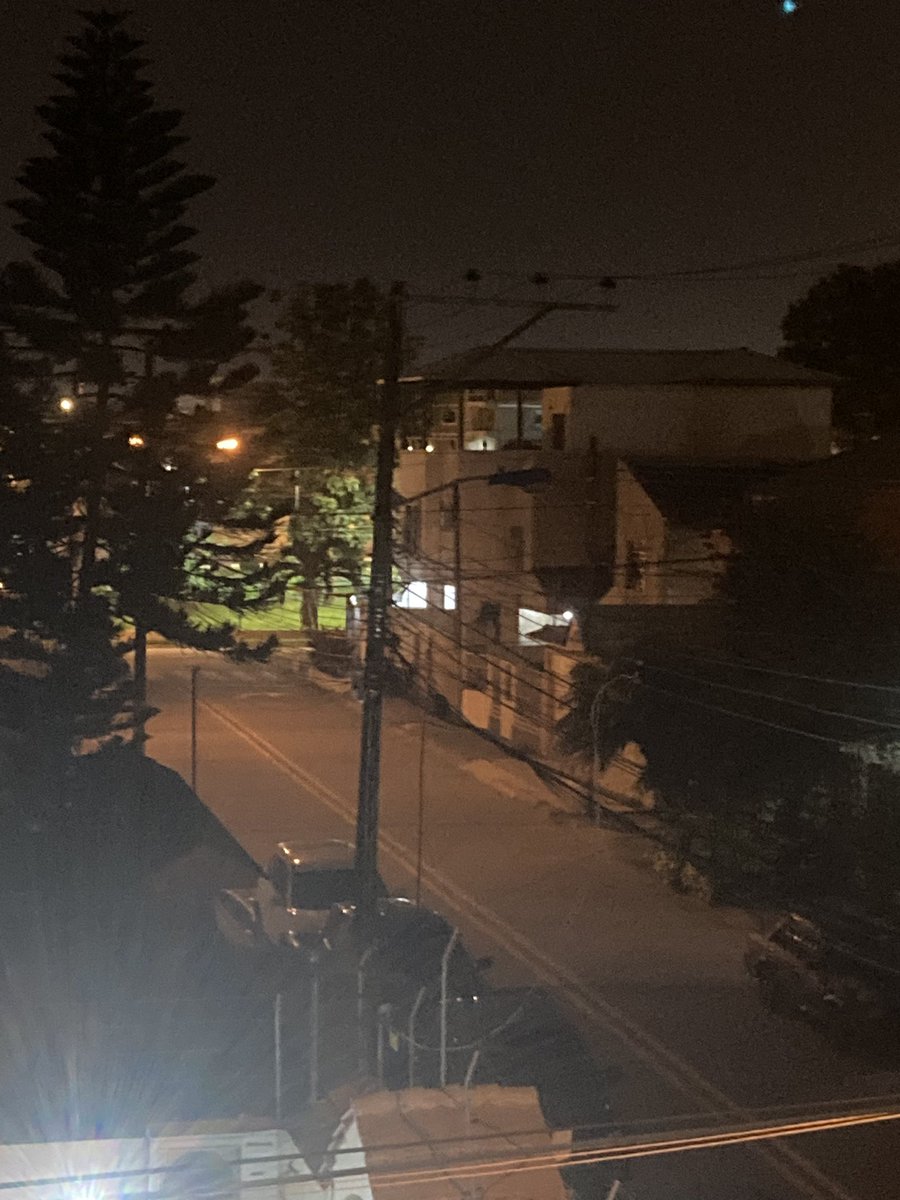 GabyNavarrete's tweet photo. @CNEL_EP @servicioscnelep ATENCIÓN SE LLEVA PIDIENDO HACE MESES QUE ARREGLEN UN POSTE DE ALUMBRADO PÚBLICO Y NO SE RECIBE NINGÚN TIPO DE ATENCIÓN. 
Ubicado en Acuarela del río. Por favor atender el requerimiento. https://t.co/oqBI7lzJ8E