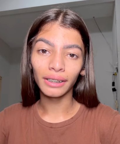 🚨 Catty Lares, influenciadora trans conhecida por vários memes, se converteu e deu indícios de que fará sua "destransição".

Ela apagou todas as publicações nas redes, retirou o silicone e está se tratando no masculino.
