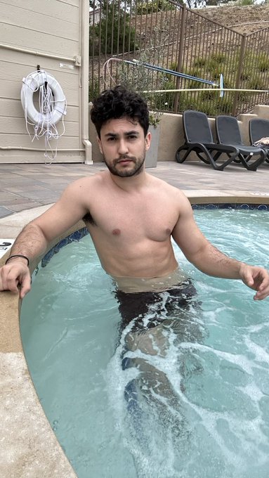 I&rsquo;d ask you to join me but this jacuzzi has so much bleach we could contract cancer 💀 https://t.co/l
