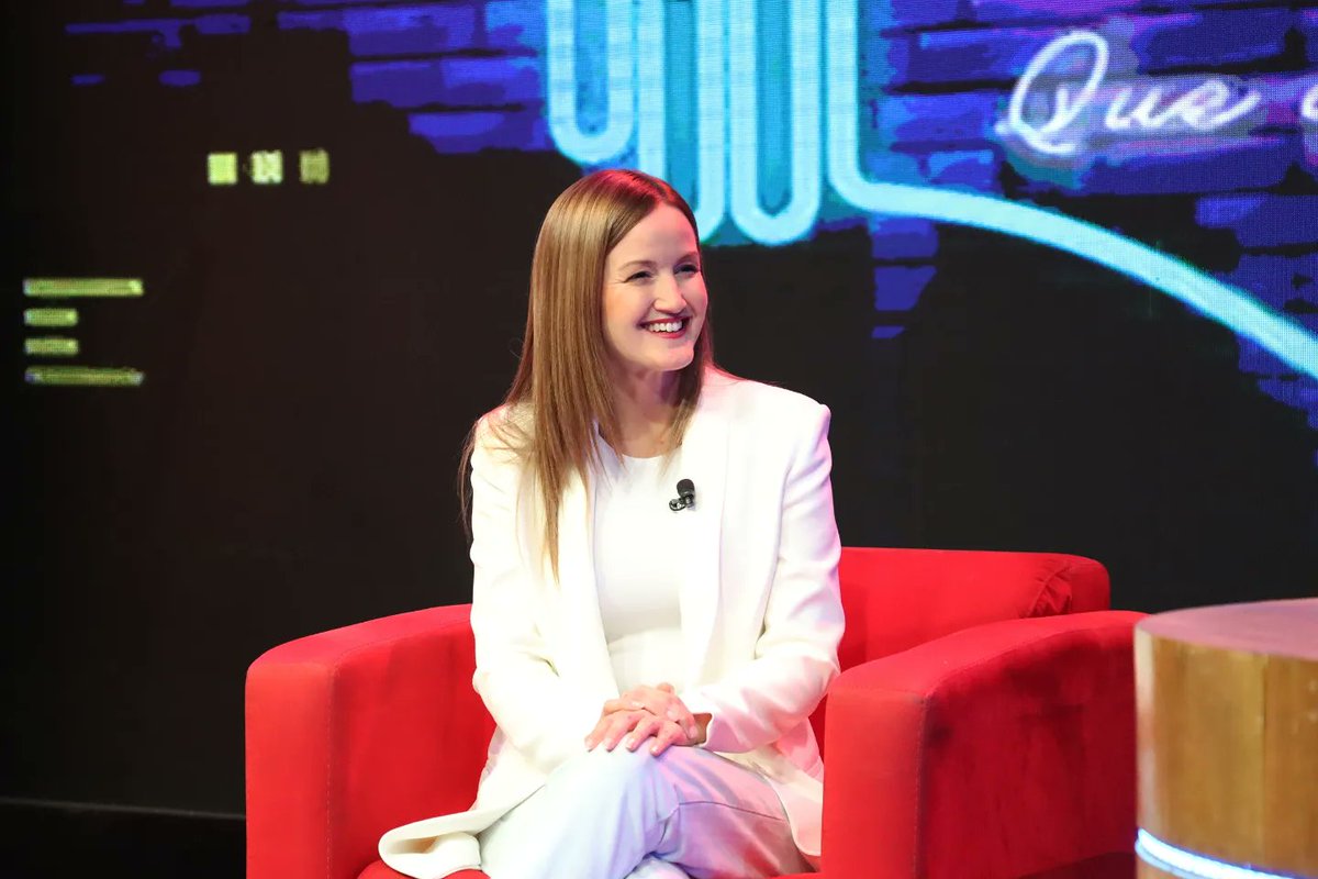 Telefuturo's tweet photo. ¡Se viene #ElVersus! 😏
Vamos a conocer de fondo a #SoledadNúñez 🫣
¡Atento a #ElÚltimoQueApagueLaLuz! 💥 https://t.co/uqAxx0YQ8y
