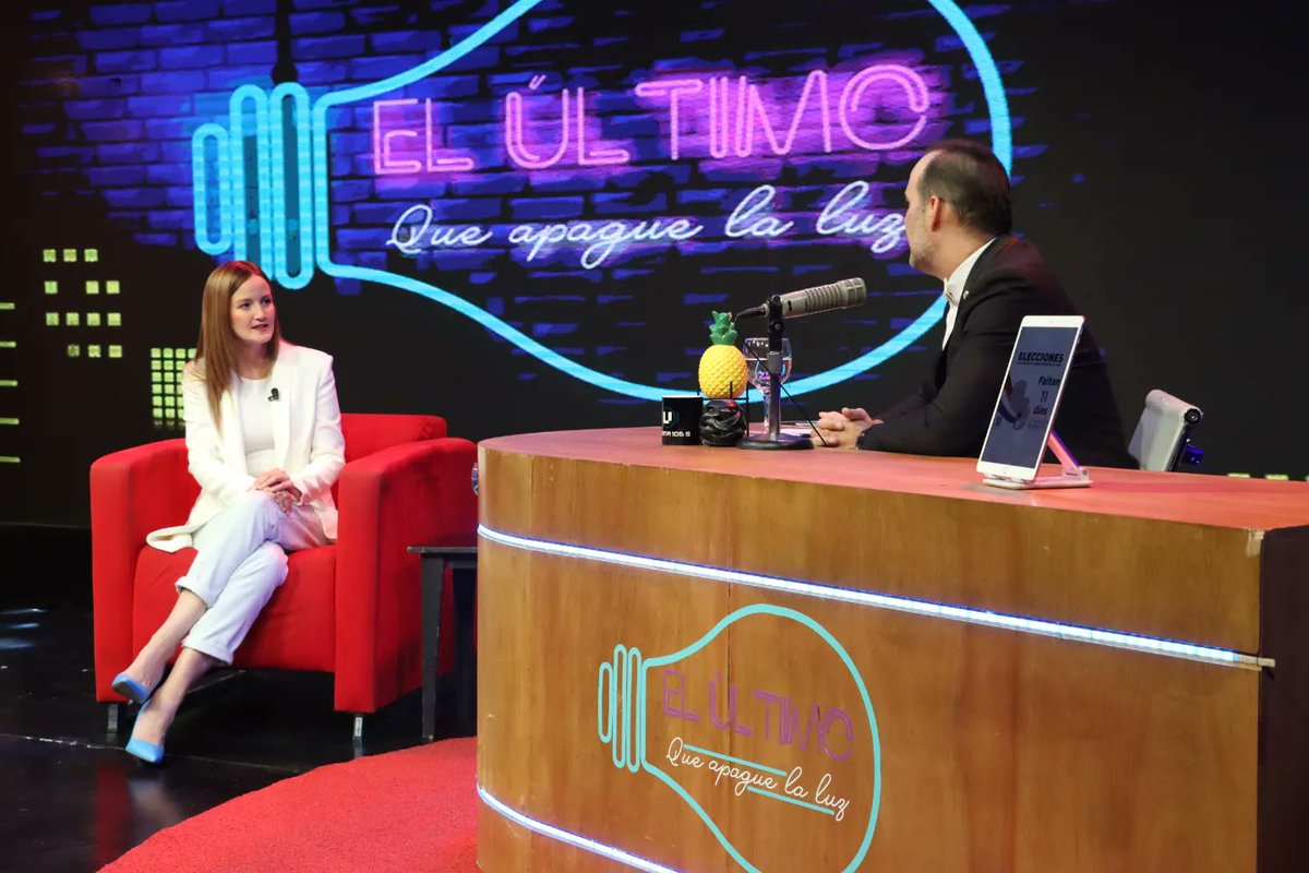 Telefuturo's tweet photo. ¡Se viene #ElVersus! 😏
Vamos a conocer de fondo a #SoledadNúñez 🫣
¡Atento a #ElÚltimoQueApagueLaLuz! 💥 https://t.co/uqAxx0YQ8y