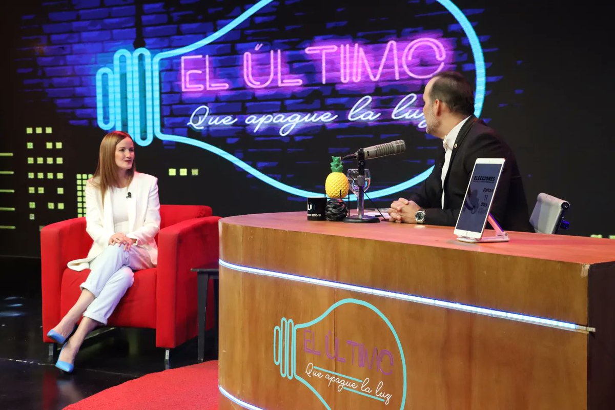 Telefuturo's tweet photo. ¡Se viene #ElVersus! 😏
Vamos a conocer de fondo a #SoledadNúñez 🫣
¡Atento a #ElÚltimoQueApagueLaLuz! 💥 https://t.co/uqAxx0YQ8y