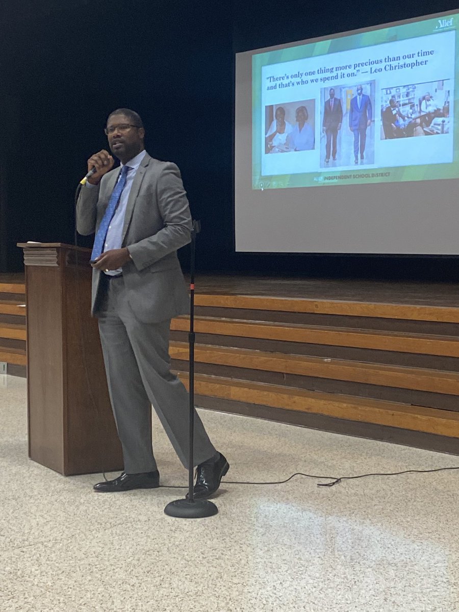Mr_APelt's tweet photo. The Man Up! event at Olle Middle School was a huge success! Dr. Mays spoke about the importance of having mentors and being a mentor. What a turnout! @OlleMightyOwls @AliefISD @SkilesPrincipal @alief_rrd @mrsmmanderson https://t.co/tbwkW47FGX