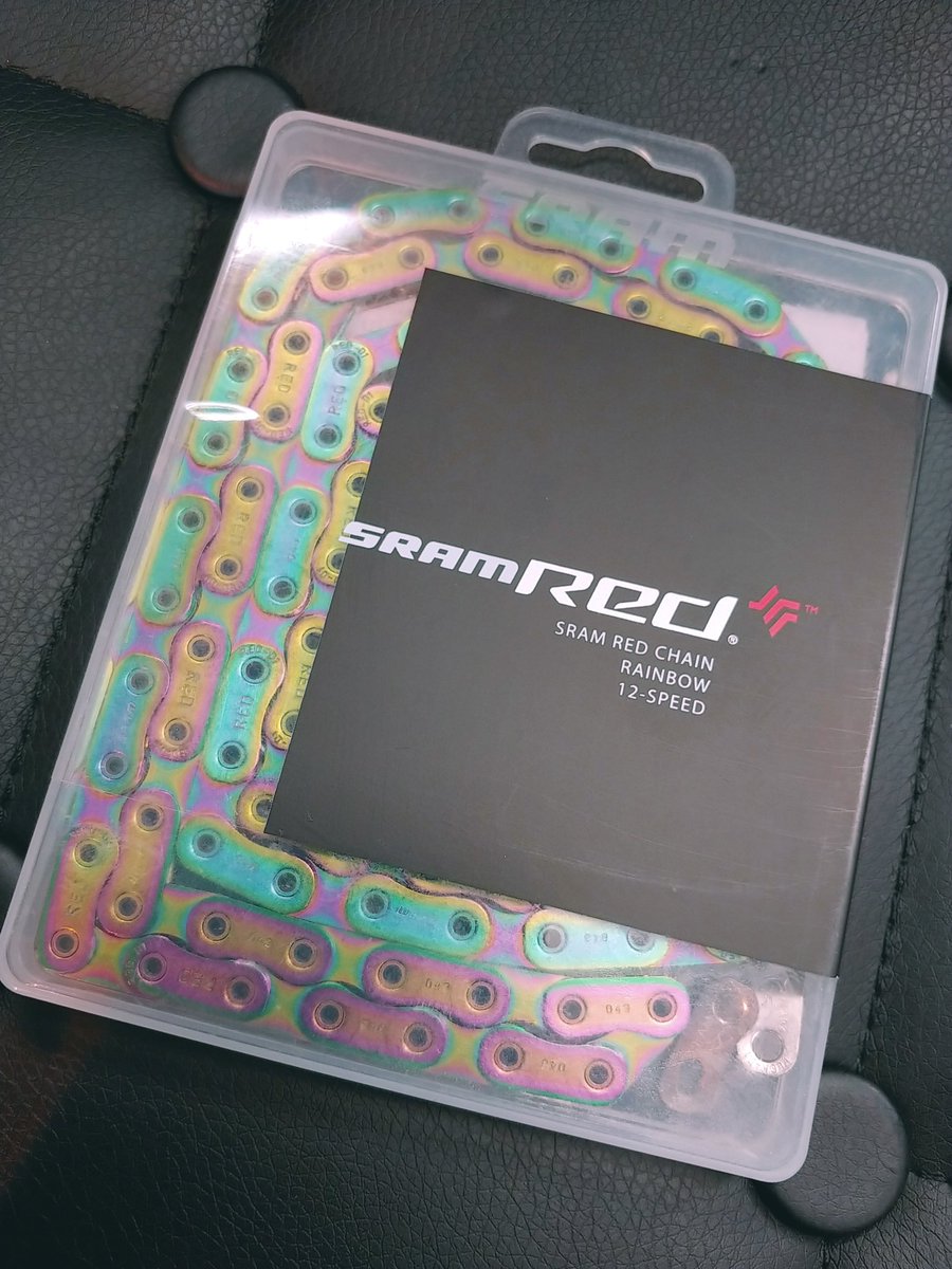 doterushi's tweet photo. SRAM12速ロード用の純正レインボーチェーンが入荷しました🌈
虹ってバームクーヘンみたいですよね。
…お腹が空いているんです。
#sramroad 
#sramredaxs 
#sramredetap 
#レインボーチェーン 
#入荷しました
#どてるし
#スポーツ自転車専門店
#スポーツ自転車店
#琵琶湖湖西
#大津市
#どてるしソフト https://t.co/VZPwa1QWYY