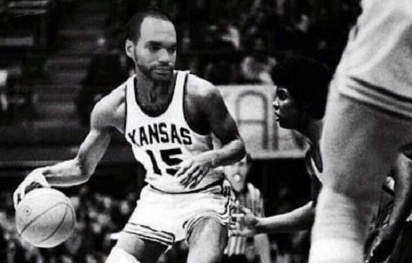 BunneyNick's tweet photo. @brodybelt @JackMitchellLNK Brody in the 1977 spring game https://t.co/OBXt1wb4iw