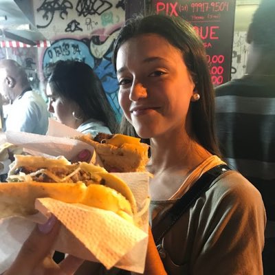 MeliiVidoret's tweet photo. #NuevaFotoDePerfil comiendo un riki sandwich en el famoso RiodeJaneiro
Mi compañera de cena fue mi amiga personal @vickypriemer q no se acuerda como se llamaba el sandwich https://t.co/KxK0Tq4900