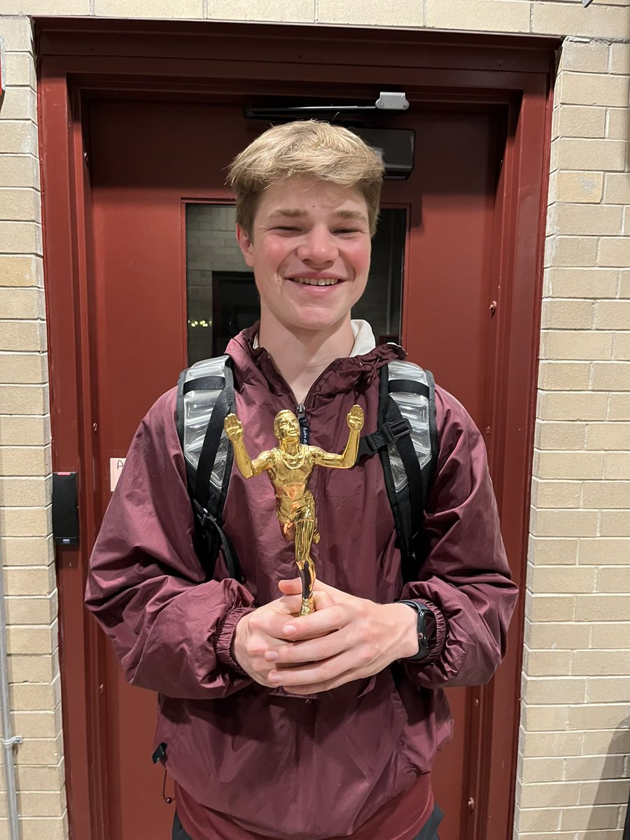 WatsekaTrack's tweet photo. Drew runs a career best 4:54.88 in the 1600! #prpete https://t.co/zrcVlxP9l2