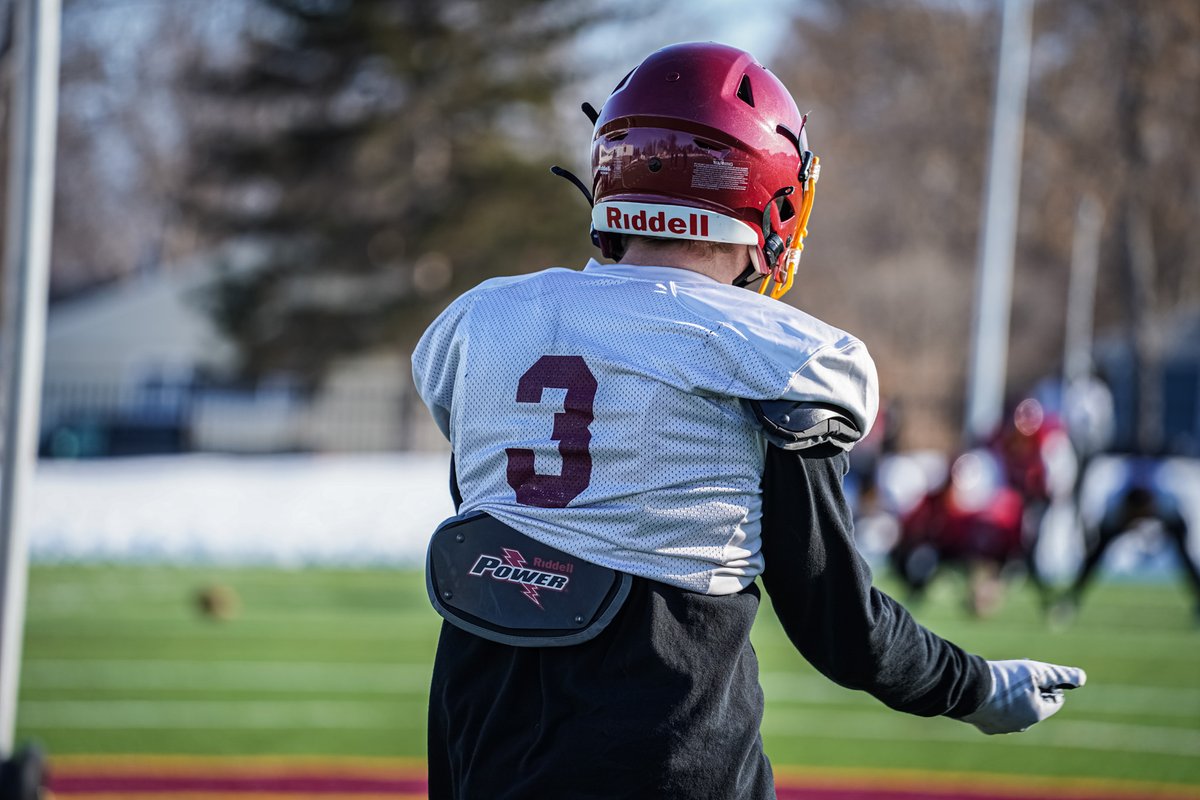 HD 📺
<a href="/HDeRize_/">HD</a> Hunter is a guy that shows up and attacks anything put in front of him each and every day. A leader in our program and having a terrific offseason. The Idaho native is a big play threat with his blazing speed and a wolf to keep your eye on in the Fall!!🐺