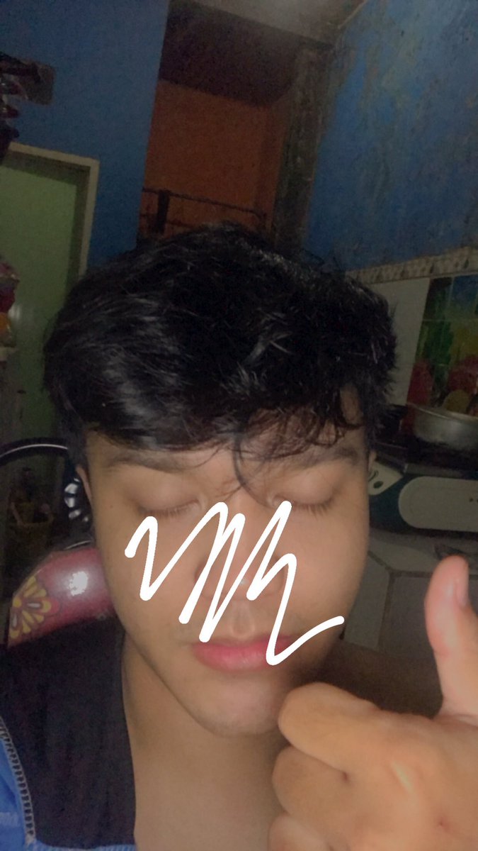 Jyzika's tweet photo. @AREAJULID Percaya, dulu pernah kejadian 3 rumah ilang uang pecahan 100rb . Ini foto pas minggu-minggu kejadian ilang uang, tadinya pap buat doi tp perhatiin aja di belakang ditempat sampah ada apaan, btw foto ini beda 10detik https://t.co/jj74UdimOK