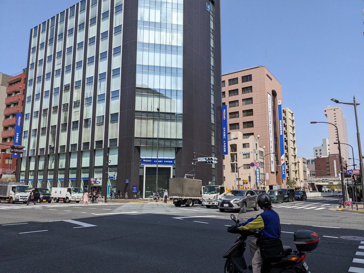 takkun666's tweet photo. #墨田区議会議員選挙
今日は緑一丁目交差点でビラ配りからスタート。
「珍しいところでやってるね。」と声をかけていただきました。
今回の選挙運動用ビラがこちら。話すのが苦手なほうなのでもっぱらこれを配っています。 https://t.co/Hh980SNnlN