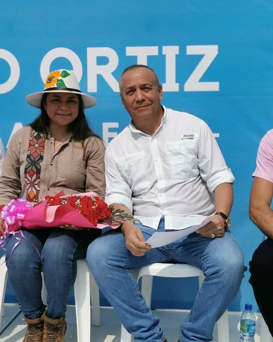 TCnelMariotobar's tweet photo. ¡Primera Cabina Móvil de Juventud en La Libertad! 🧍‍♂️🧍‍♀️

Nuestro Alcalde Jose Mario Tobar   y los alumnos del Instituto Nacional de Teotepeque (INTEO) compartieron en una mañana llena de energía, información, y motivación, juntos con más jovenes de diferentes instituciónes https://t.co/0UG0UAxb93