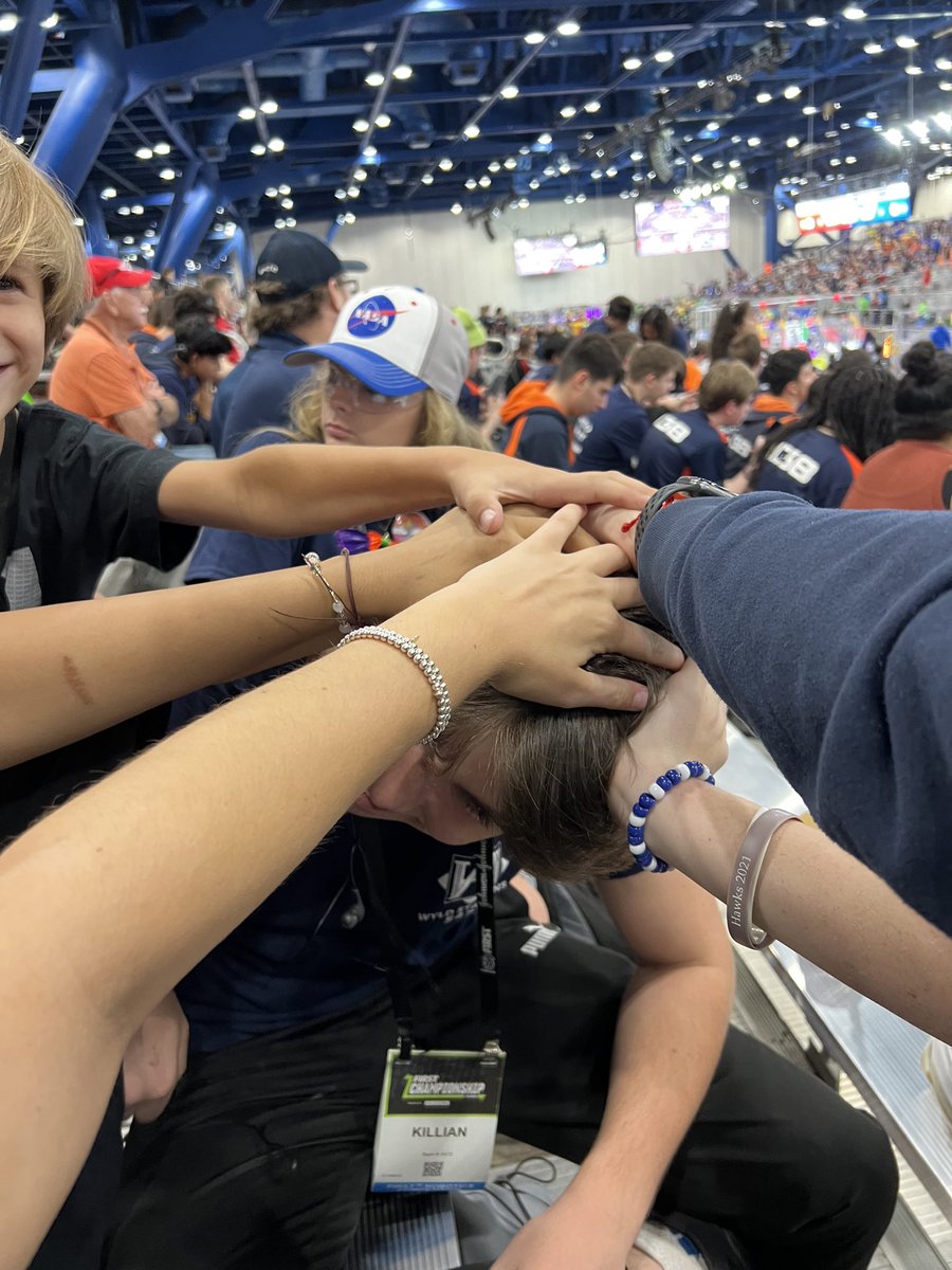 Team_5472's tweet photo. Team 5472 had a great first day at the World Championships! From watching matches to singing karaoke at night, we are very excited for qualification matches tomorrow. Also, a huge thank you to our parents for providing lunch and late-night cookies. Go Stallions!
#FIRSTworlds https://t.co/XH9ckzoRsG