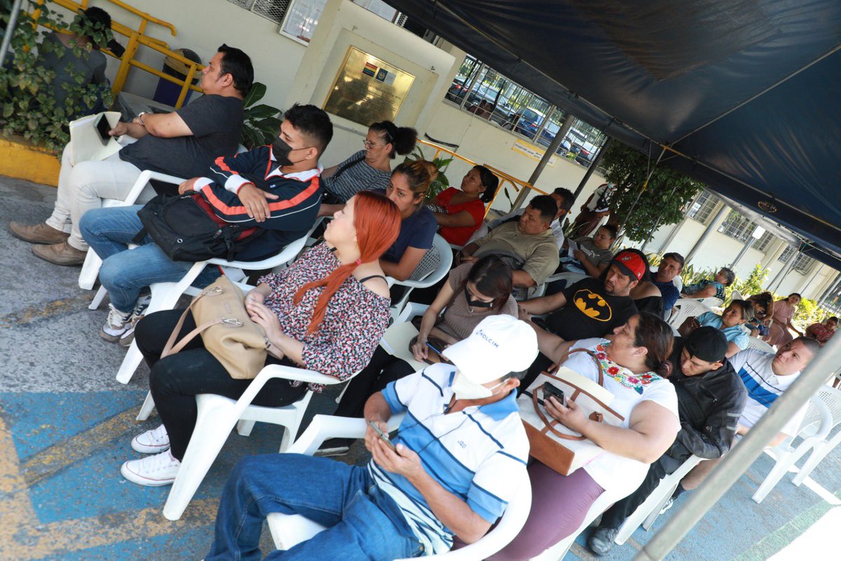 TrabajoSV's tweet photo. Cada día, es una nueva oportunidad que tenemos los servidores públicos de poder ayudar a nuestro pueblo.

Nos llena de felicidad recibir un curriculum de una persona que no tiene empleo, pero es una felicidad, una semana después hablarle y decirle que ya tiene un trabajo digno 🇸🇻 https://t.co/bu5aqQJeSx
