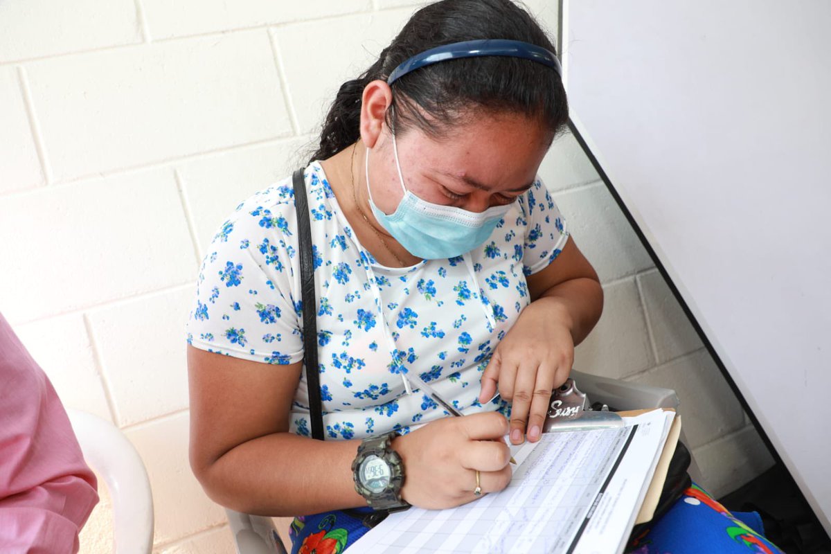 TrabajoSV's tweet photo. Cada día, es una nueva oportunidad que tenemos los servidores públicos de poder ayudar a nuestro pueblo.

Nos llena de felicidad recibir un curriculum de una persona que no tiene empleo, pero es una felicidad, una semana después hablarle y decirle que ya tiene un trabajo digno 🇸🇻 https://t.co/bu5aqQJeSx