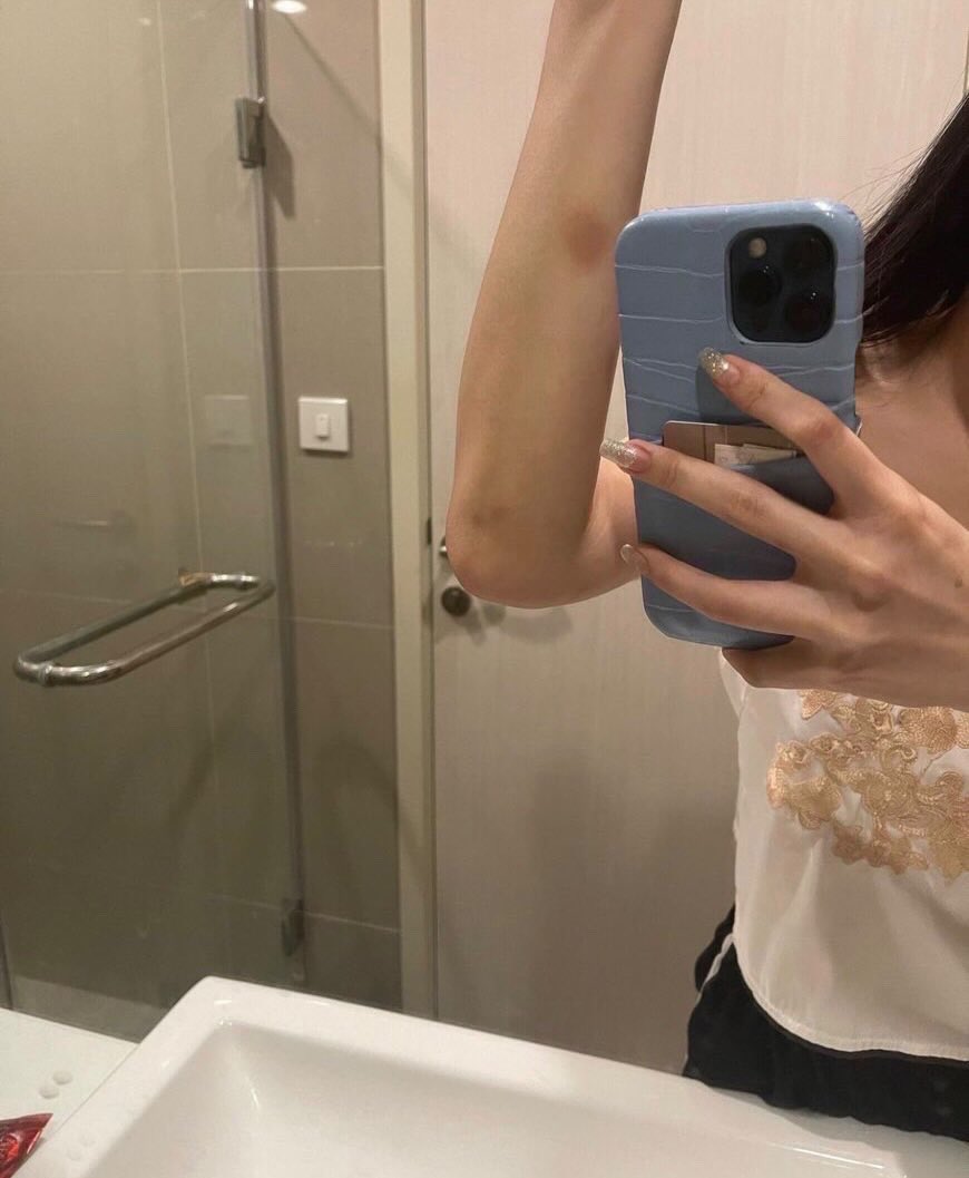 สรุป

ผู้ใช้ชื่อ tiktok @.tndtle ได้กระทำการทำร้ายร่างกายผู้หญิงและสาดน้ำใส่ผู้หญิงกับกักขังหน่วงเหนี่ยวผู้หญิงไว้ในห้องน้ำ และก็เขวี้ยงโทรศัพท์ผู้หญิงเพื่อไม่ให้ติดต่อ สงสารผู้หญิงต้องเป็นพื้นที่รับรองอารมณ์ร้ายๆของผู้ชายไม่เว้นวันเลย 

#tndtleทำร้ายผู้หญิง