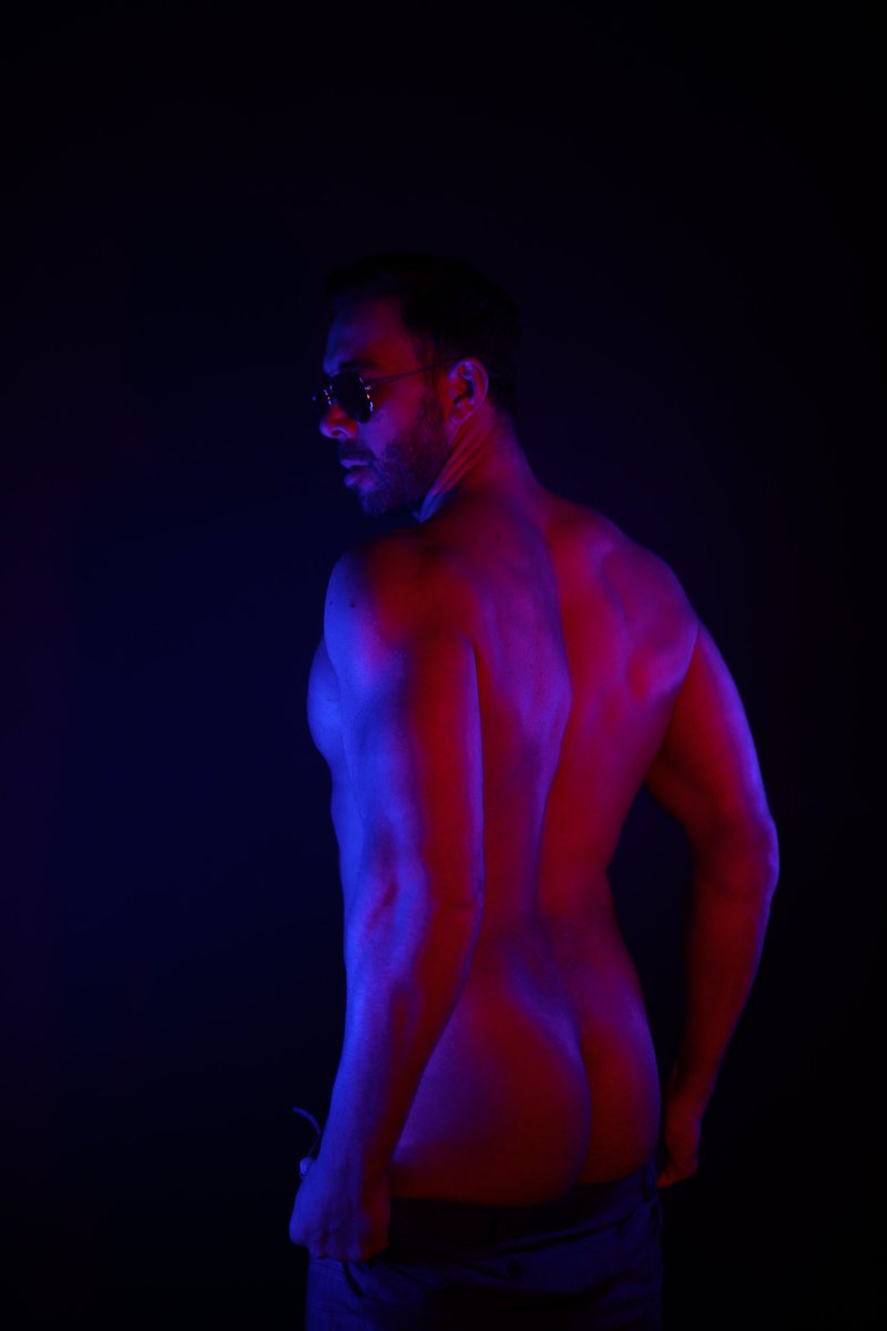 TheWillPounder's tweet photo. Should I post more photos from this photo shoot? 

Like = Yes
Retweet = No https://t.co/6XolPvtBt1