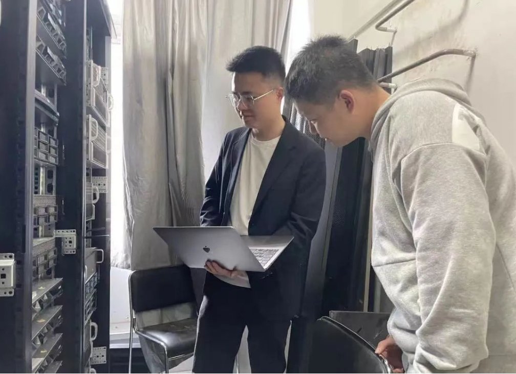 PKU1898's tweet photo. "Users don't necessarily need to memorize the various formulas, they can directly make demands and #ChatEXCEL can complete the tasks. Our goal is to reduce the difficulty of using this professional software," said assistant professor Yuan Li, who led the development of ChatExcel. https://t.co/Z1Lpc6Lq7a
