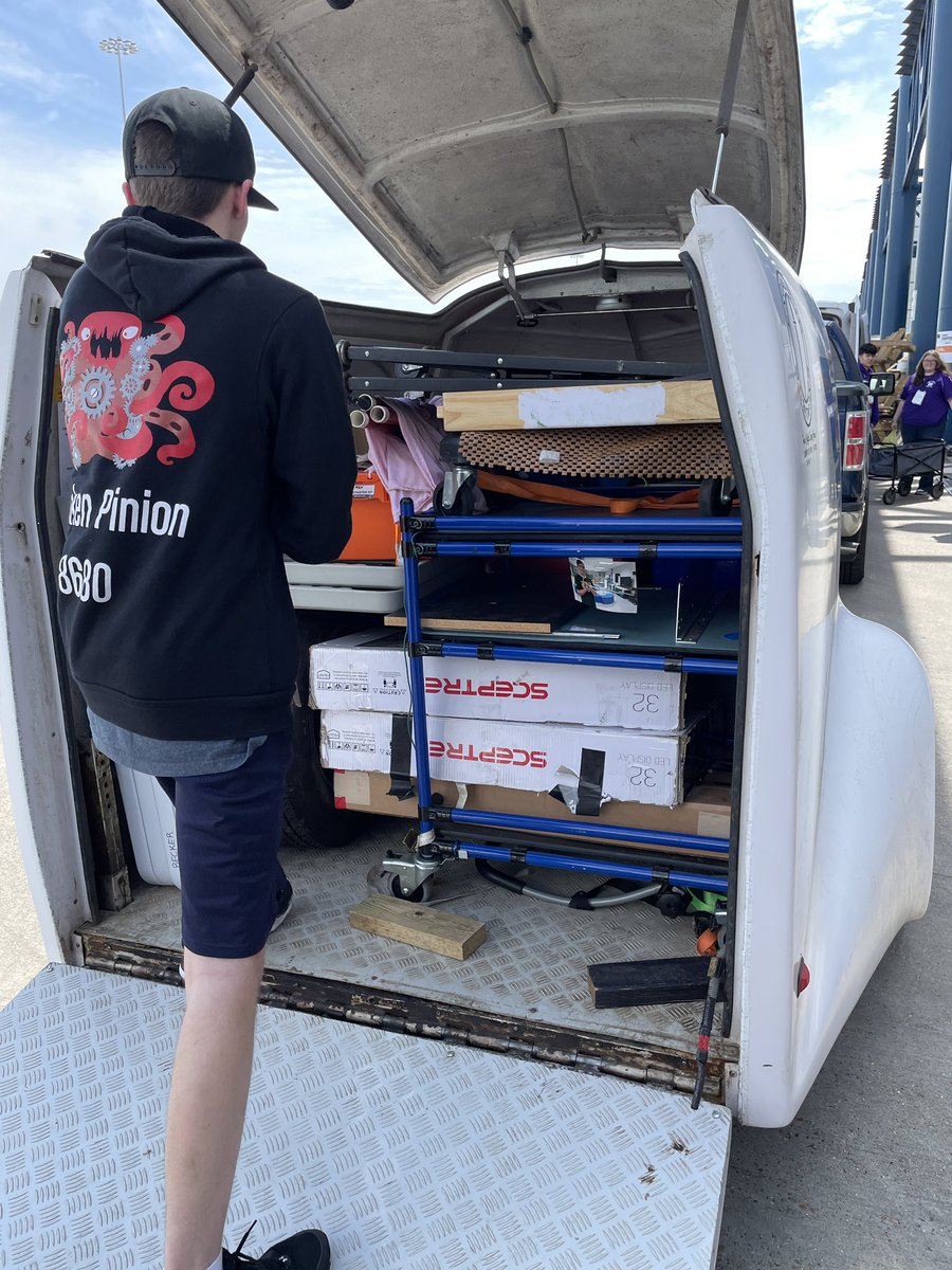 KnackRobotics's tweet image. Huge thank you to @kraken_pinion for driving our robot and gear from WI to TX for FIRST World Champs! @FTCTeams