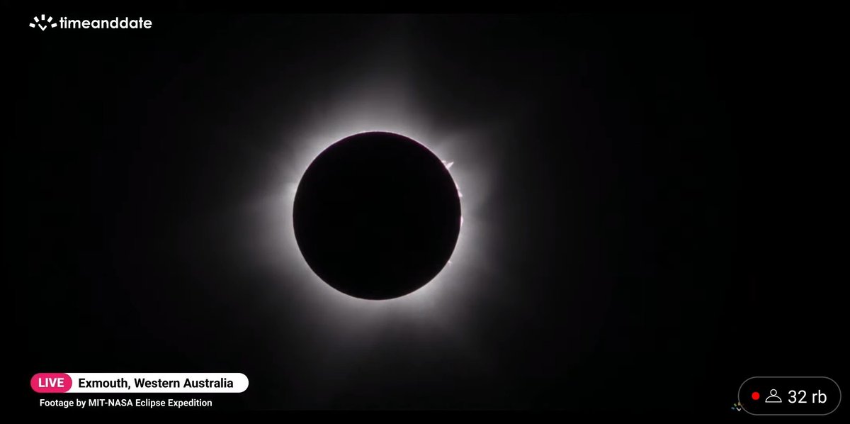 Namara2107's tweet photo. Binnie, have you seen this. This happen 5 min ago, this is for you the full moon hiding the sun. This is your day... https://t.co/41udtHXtrL