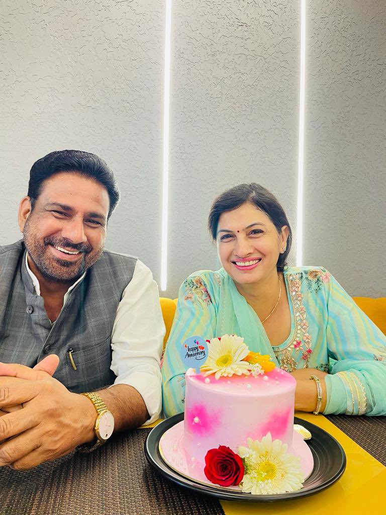 नागौर की पूर्व जिला प्रमुख, मेरी धर्म पत्नी श्रीमती सुनीता चौधरी को जन्मदिन की हार्दिक बधाई एवं शुभकामनाएँ।
महेन्द्र चौधरी उपमुख्य सचेतक राजस्थान सरकार