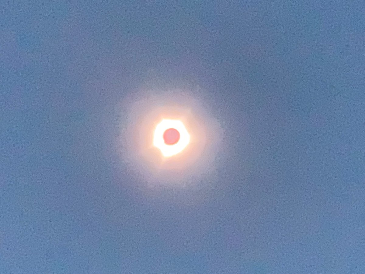 Curtin Media (@curtinmedia) on Twitter photo Here it is! The #totalsolareclipse is finally here – big shoutout to @Curtin University Professor <a href="/JohnstonHollitt/">Prof. Melanie J-H</a> for this great shot! 🌒
#CurtinUniversity #ExmouthEclipse Here it is! The #totalsolareclipse is finally here – big shoutout to @Curtin University Professor <a href="/JohnstonHollitt/">Prof. Melanie J-H</a> for this great shot! 🌒
#CurtinUniversity #ExmouthEclipse