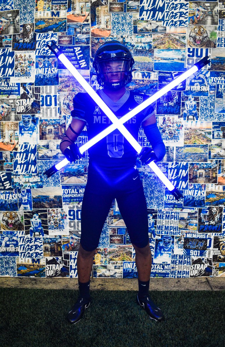 BrandonNich5's tweet photo. Enjoyed my time at spring practice with the hometown team and some teammates! @MemphisFB @CoachClark3 @RSilverfield @SamPopper_ https://t.co/SVRqMIkiwZ