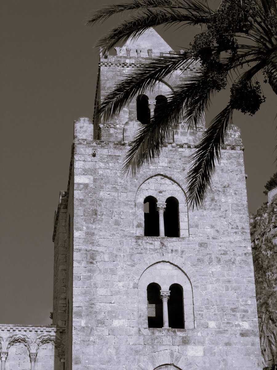 ZioPippinu's tweet photo. 'U #ZûPippinu scrive e legge #poesie #poetry #versi #verse - per lo più in #dialetto #siculo-#palermitano - e scatta #Foto #Photo #Photography a #Palermo #Sicily #Italy #Mondo e #Dintorni
#DATTERI sul #CAMPANILE #NORMANNO
- https://t.co/GJNqLXOkkO