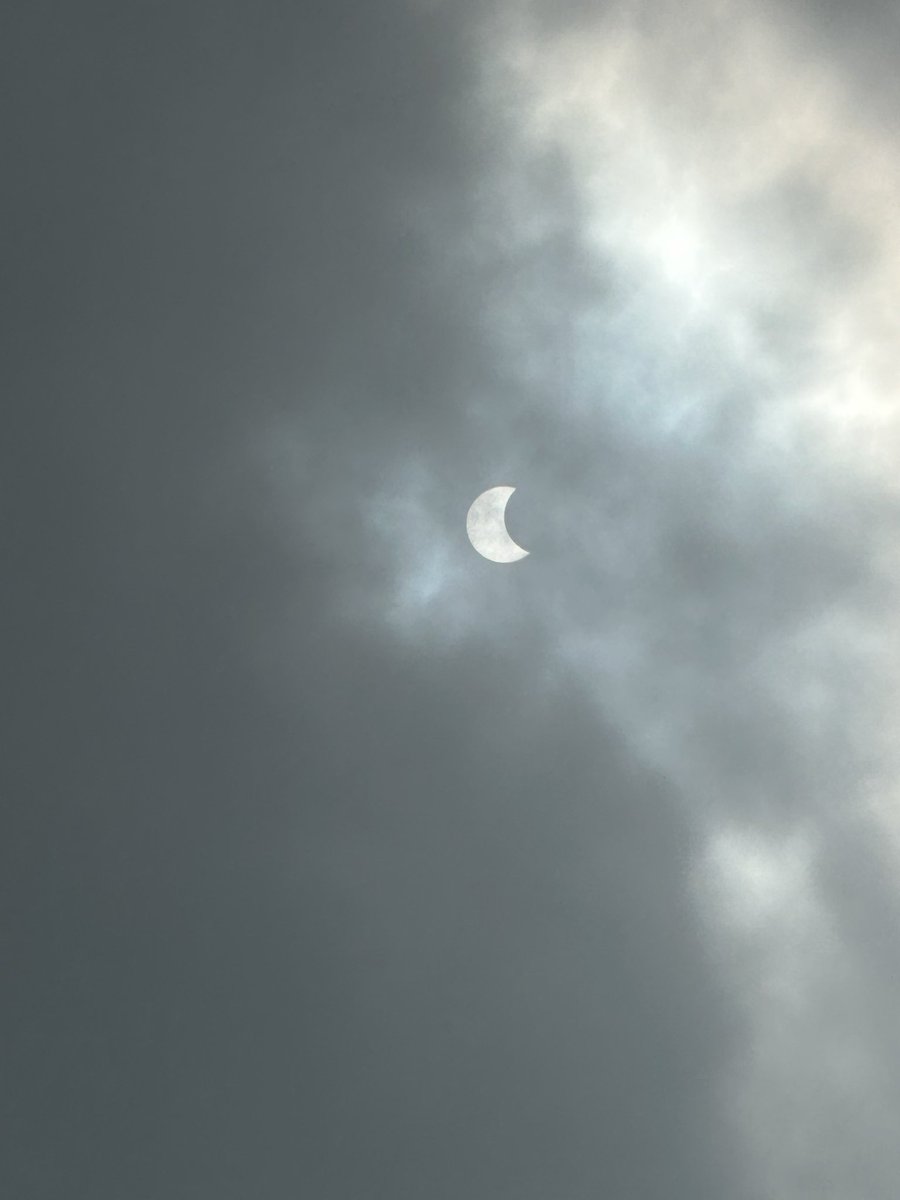 xixsm_'s tweet image. Gerhana Matahari Hibrida 10:20
#Sukabumi 📷 #Ip14Pro