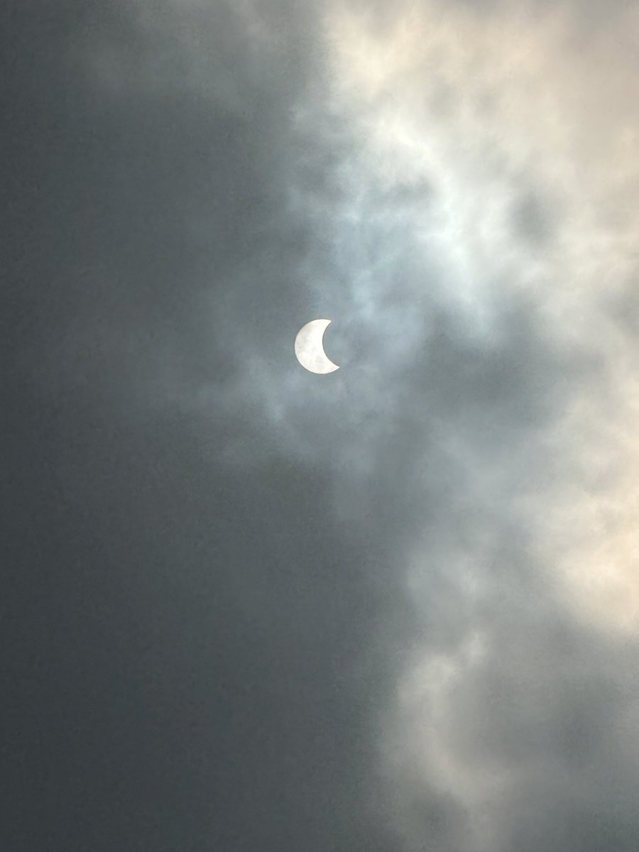 xixsm_'s tweet image. Gerhana Matahari Hibrida 10:20
#Sukabumi 📷 #Ip14Pro