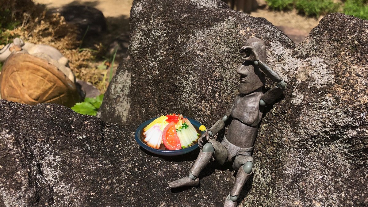 ateliercook's tweet photo. 「なんか急に暑くなってきた…💦こんな時はやっぱり冷やし中華だねぇ🐧」

#���品サンプル #フェイクフード #fakefood #ミニチュア #マスコット #アトリエクック #モアイ #冷やし中華 https://t.co/jLHFcEA7ok