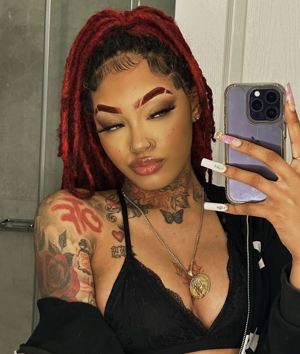 18_locs's tweet photo. 🖤🖤❤️❤️
•
📸: @shxkiraaa 👸
•
•
 #locs #longlocs #naturalhair #rahkneeshuh #thelocdmovement #thelocdcommunity #loccommunity #blackwomen #locnation #redlocs #locs_18 #locs_18_pic https://t.co/ktpX7QCoph